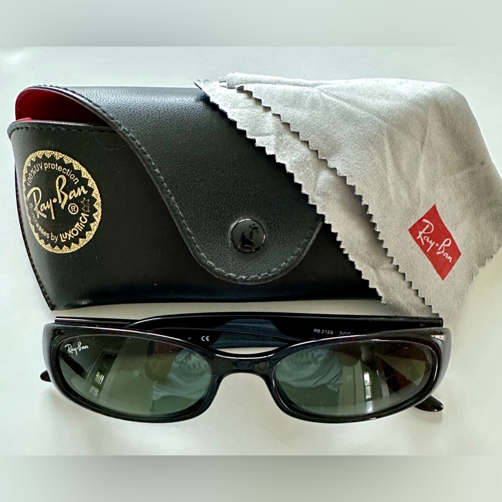 ••SOLD••. VINTAGE RayBan Sunglasses
